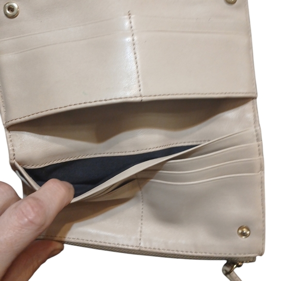 Margot Fine Leather Snap Wallet Snake Embossed Bi-Fold Wallet - Picture 4 of 9